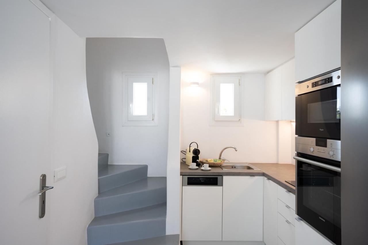Blue, White And Grey Suites オルノス エクステリア 写真