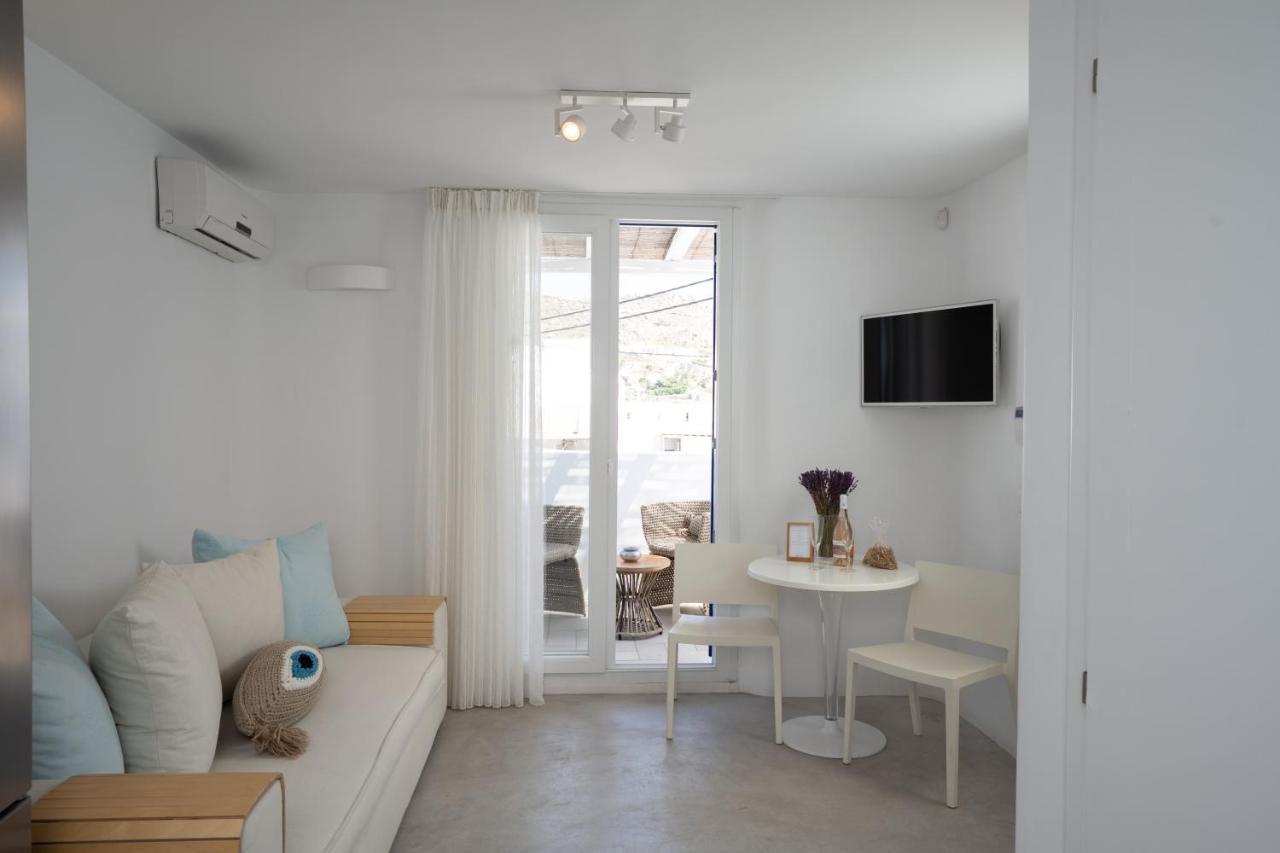 Blue, White And Grey Suites オルノス エクステリア 写真