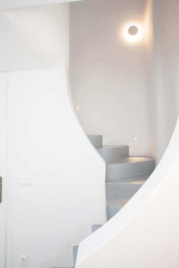 Blue, White And Grey Suites オルノス エクステリア 写真