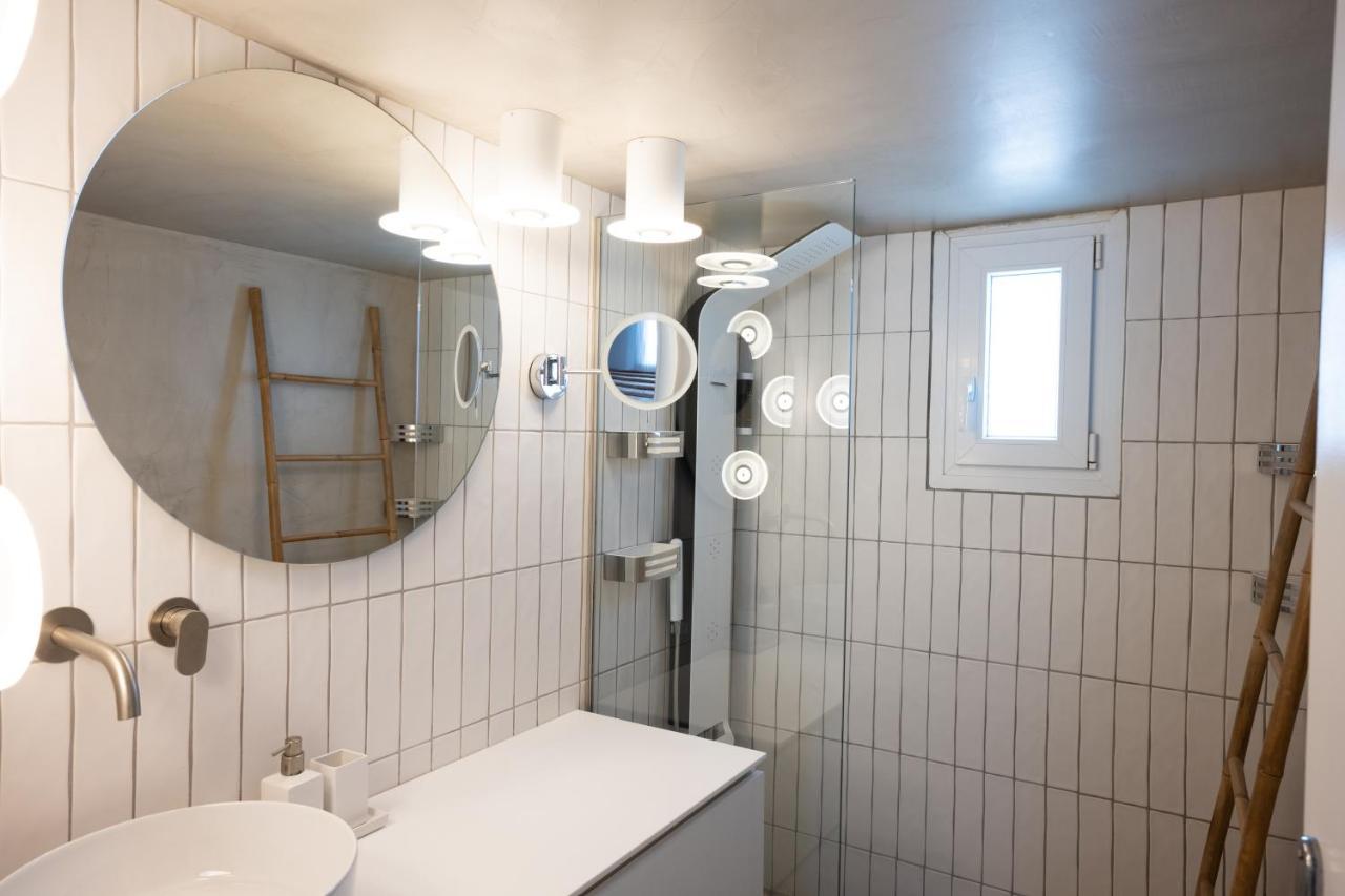 Blue, White And Grey Suites オルノス エクステリア 写真